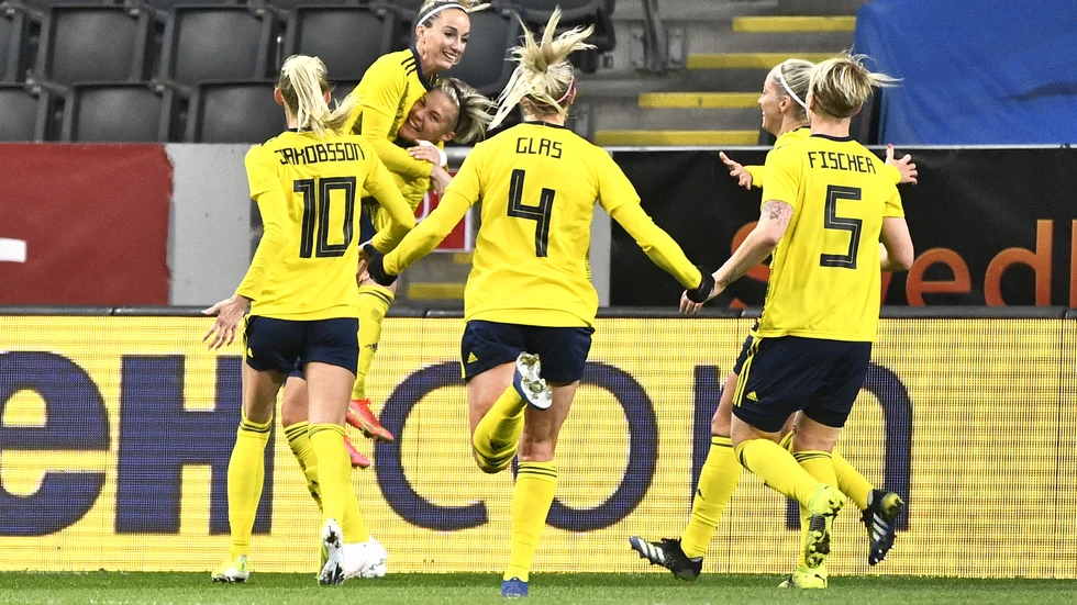 Svenskt jubel efter att Lina Hurtig nickat in 1–0 mot USA på Friends arena.