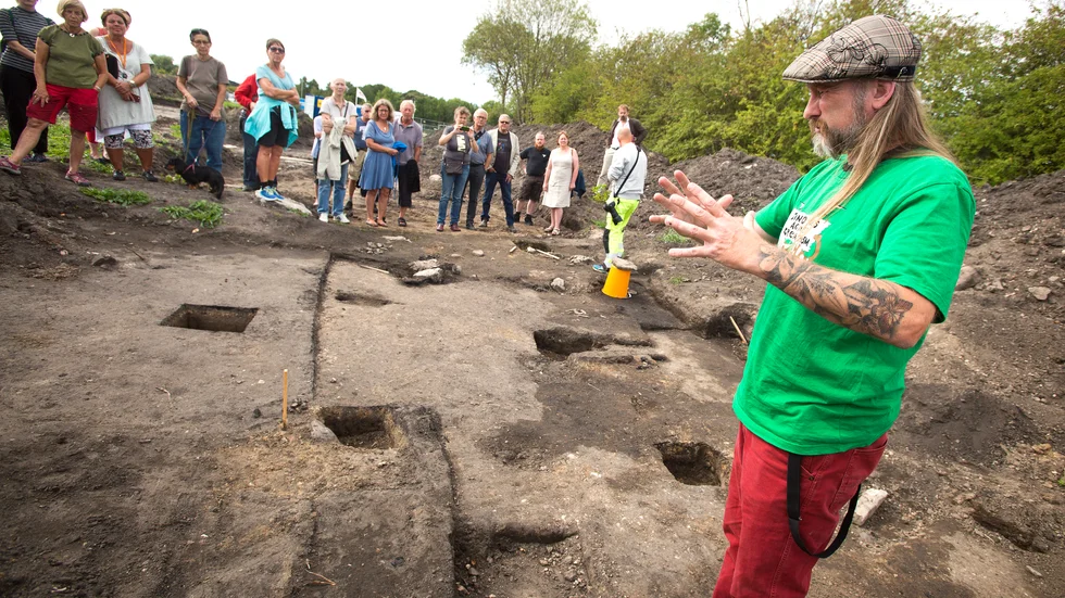 Per Widerström, arkeolog vid Gotlands Museum, svarar här på Sören Gannholms frågor. Bilden är från en utgrävning av A7-fältet 2016.