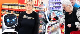 Robot-Simon charmar kunder och kränger kött: "Man blir kär"