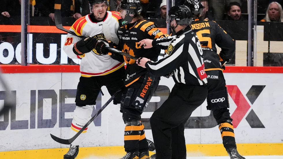 "Krispiga i egen zon, få ner puckarna djupt och sedan bita oss kvar. Det är melodin i den här matchserien för oss", säger Jonathan Pudas.