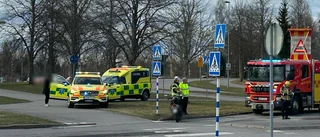Trafikolycka i rondell vid skola – ungdomar påkörda