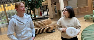 Theo, 18, och Stefanel, 19, inför rekordtidiga mösspåtagningen