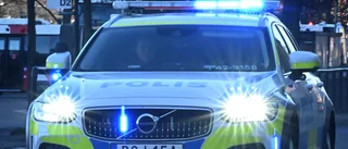Räkna med många polisbilar i dag – därför kör de med blåljus 