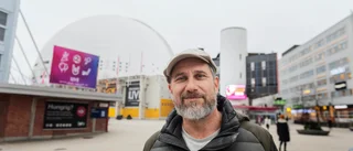 Markoolio högläser erotisk bok i SVT