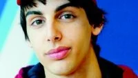Foto: PRESSENS BILD 17-årige Darin Zanyar har redan en entusiastisk publik i programmet Idol 2004.