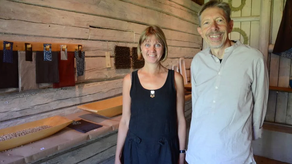Till köket. Nina och Göran Bäckman ställer ut köksredskap i Hönshusets galleri Titthålet.