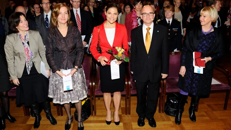 Vill så mycket. Aleksander Gabelic - flankerad av kronprinsessan Victoria och Margot Wallström - på ett FN-möte om Syrien.