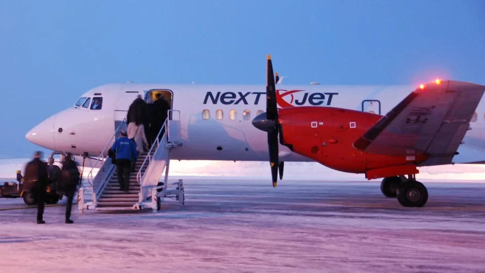 Fängelse. Nextjets inhyrde pilot, som drogpåverkad misshandlade en kollega i ett svartsjukedrama, har dömts till en månads fängelse.