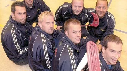 Kolmården har bjudit på en hel del förändringar till den här innebandysäsongen. Här är några nya ansikten. Överst: Fredrik Andersson, Daniel Johansson och John Zerihoun. Främre raden: Mats Pettersson, Jonas Andersson, Nicklas Rydberg och Lino Ferrari.
FOTO: ANITA KJELLBERG