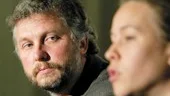 Språkrören Peter Eriksson och Maria Wetterstrand har spelat högt. Nu sitter de med svarte petter.
FOTO: PRESSENS BILD