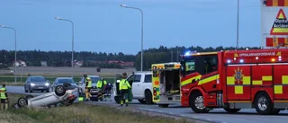 Bil med två personer har voltat 