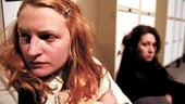 Skärblacka sitter som ett utropstecken på reggaekartan. Men på  Östergötlands länsmuseum fanns bara en dolk, en yxa och några flygfoton från den lilla bruksorten vid Glan. Därför gjorde sex elever på Norrköpings konstskola en utställning reggaemetreopolen. Från vänster: Magnus Hedman, Ingemo Rylander, Jenny Hagman, Aldis Ellertsdottir och Tova Saverstam. Även konsteleven Zlatan Filopovic har deltagit, men han var inte med när fotot togs.
FOTO: JANNE FORSBY