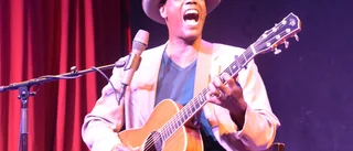 Poetisk och dramatisk blues med Eric Bibb