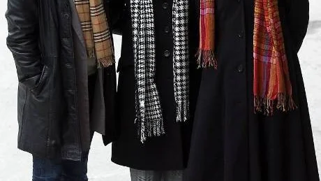 Skolsköterskorna Annika Lind, Karin Melkersson Jonsson och Susanne Nagy känner sig en aning bortglömda i den pågående lönedebatten. Det handlar mest om de som jobbar inom landstinget. Sköterskornas lönesituation inom kommunen måste också fram på bordet, anser de