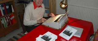 Lennart, 86, skrev boken "Ute i skogen"