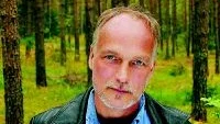 Kjell Eriksson som skriver, nu klar med sin tionde.