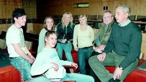 Eleverna Jonas Palm, Eric Andersson, Erica Åström, Malin Persson och Malin Gustavsson mötte bl a politikerna Inge Jacobsson (m) och Stig Andersson (s)