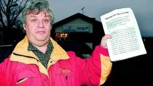 Protestlistan verkar ha gett resultat. Stefan Jonsson i Kalbo är mycket nöjd över att det är bredband på gång även i Kalbo. "Det bevisar att demokratin fungerar", säger han.
Foto: Titti Olovsson (0122-131 75)
titti.olovsson@folkbladet.se