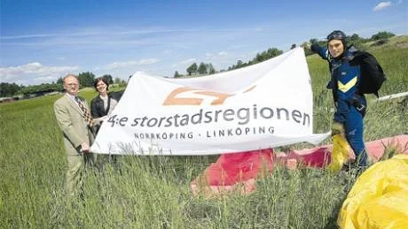 Den 16 juni invigdes den fjärde storstadsregionen på en åker mellan Norrköping och Linköping. Widar Andersson tycker att Tvillingstäderna ligger betydligt bättre i munnen. Foto: Niclas Sandberg/arkiv