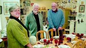 Inger Andersson, Gilbert Andersson och Aron Oskarsson är alla pensionärer, men de vill jobba ändå. För omkring ett år sedan startade de Rejmyre Antik & Heminredning.
Foto: Titti Olovsson (0122-131 75)
titti.olovsson@folkbladet.se
