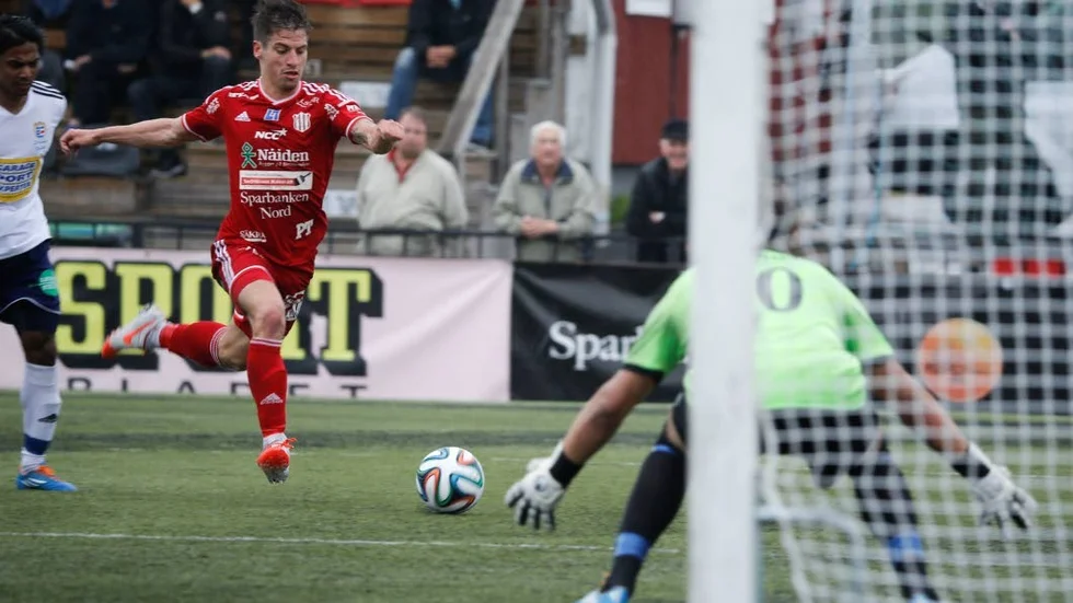 James Burgin är ofta ett hot mot motståndarlagen med sina snabba löpningar och sin vassa vänsterfot som många                                      gånger levererar fina inlägg. (Arkivbild)