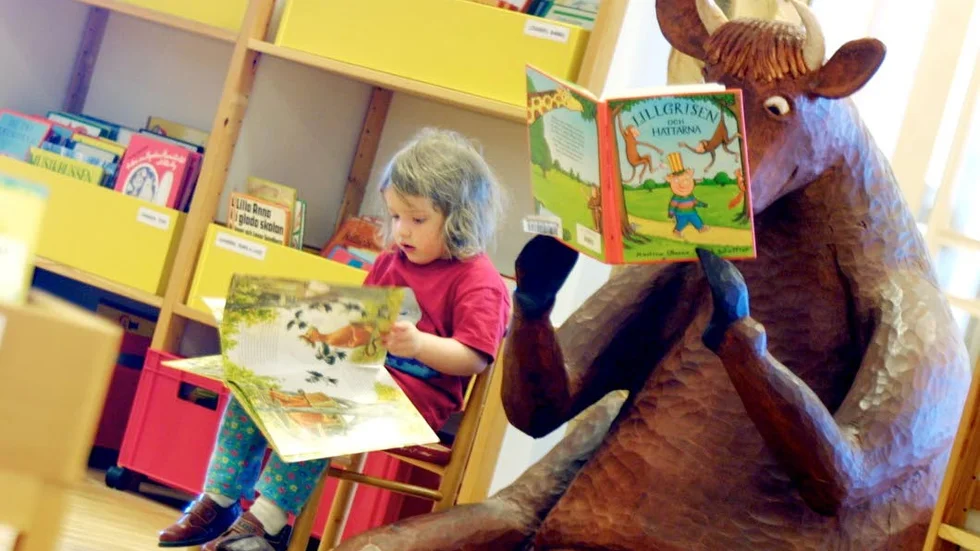 På Piteå stadsbibliotek är Mamma Mu en inspirationskälla till läsning.