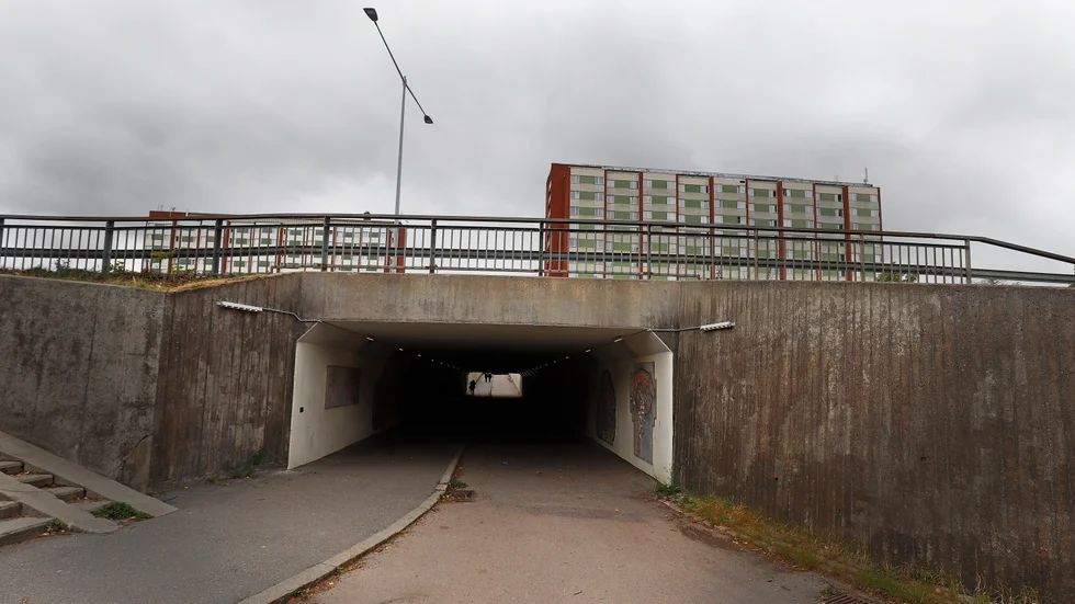 22-åringen som döms för rånet i Årbytunneln är själv bosatt i en annan stadsdel i Eskilstuna.