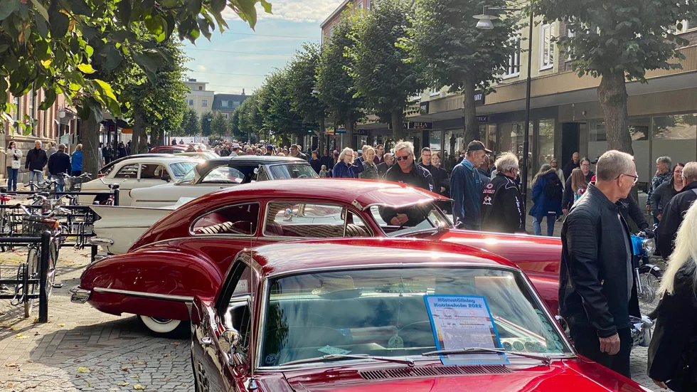 Centrum förvandlas till en mötesplats för fordonsentusiaster under lördagen.