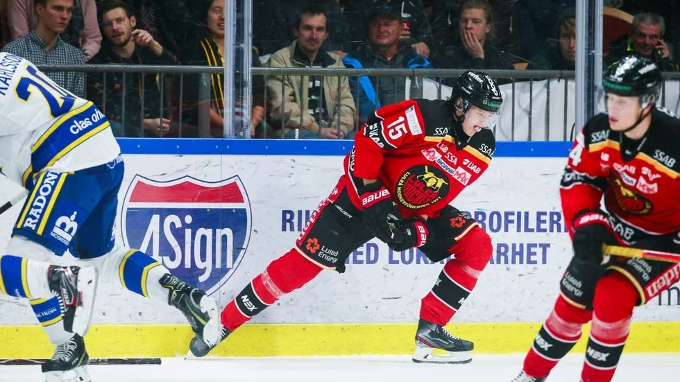 Luleå Hockeys forward Carl Mattsson har opererat sin skadade vänsterarm.