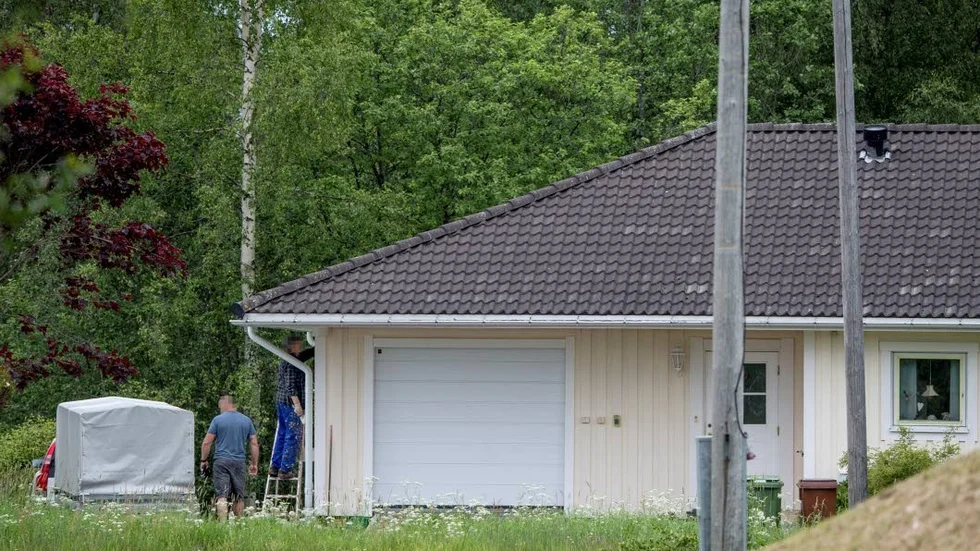 Kommunalrådet Anders Lundkvists beslut att anlita en polsk firma för att måla om villan kritiserades av S-fackklubben, men istället för en diskussion i sakfrågan fick André Bengtsson och Emelie Persson kritik från bland andra ombudsmannen Elisabeth Lindberg.