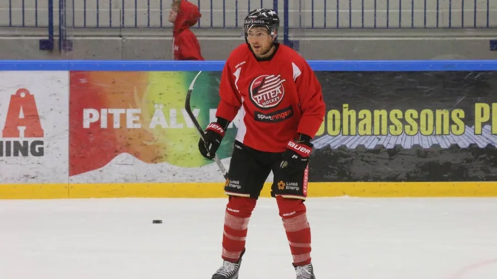 Johan Forsberg, här under ett träningspass med Piteå, erbjöds en ledarroll av Luleå Hockey.