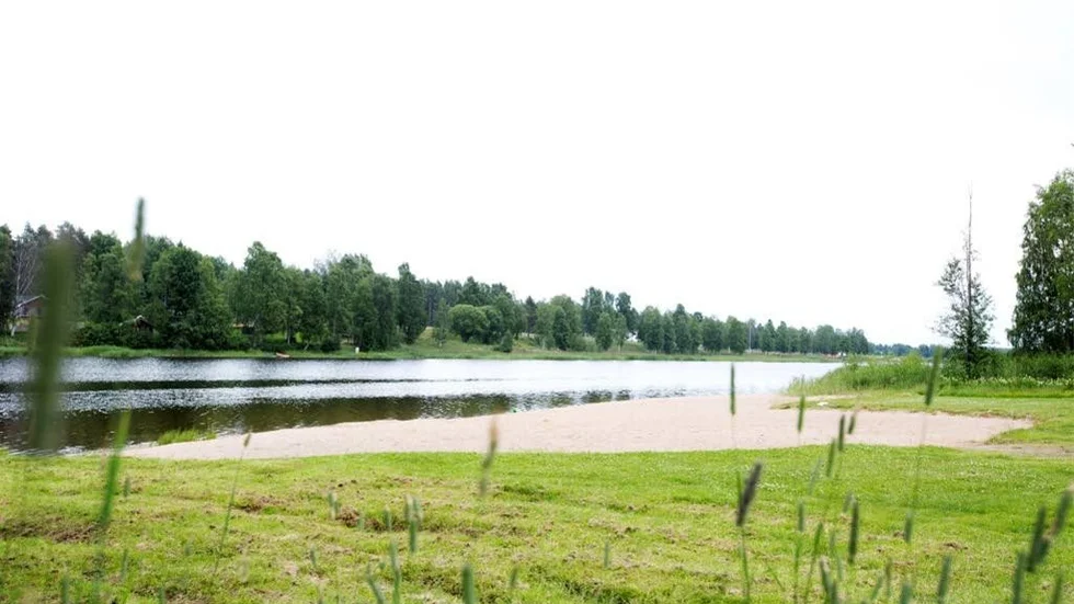 Bryggorna på Räkstigens badstrand var hotade, men nu ser de ut att räddas av lokala företagare. (Arkivbild)