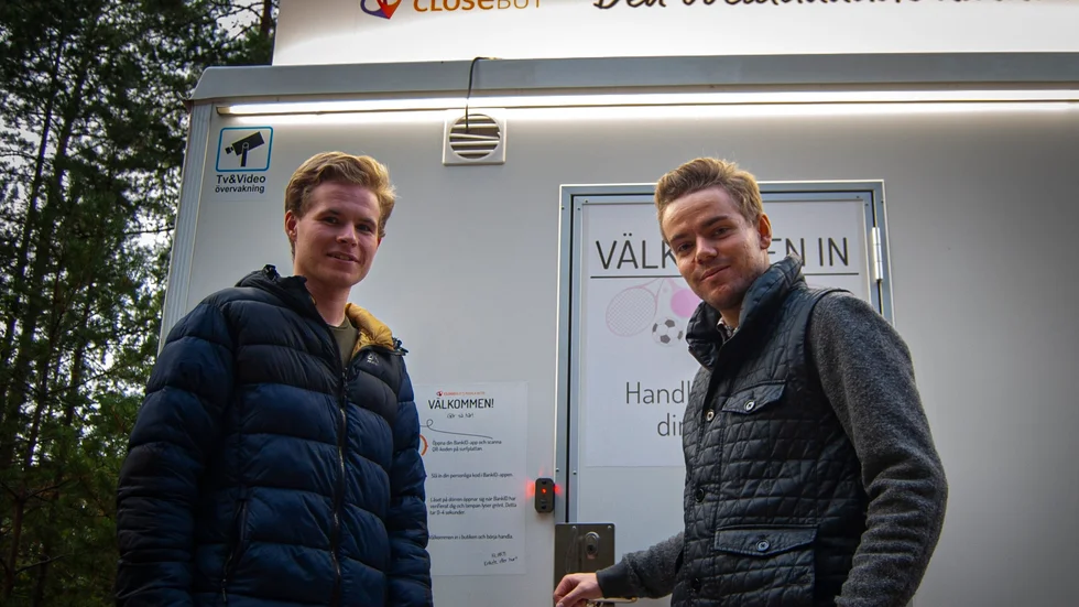 Filip Gröön och Erik Lambot är positiva till öppningen av kiosken och hoppas att den ska hjälpa scouterna att dra in lite extrapengar 