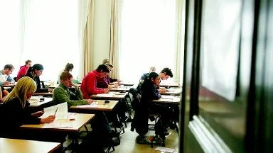 Visst kan det finnas enstaka skolor som fuskar med betygen, men Skolverket borde fästa större uppmärksamhet vid skolor där elevernas resultat inte förändras, tycker Widar Andersson. (Bilden har inte samband med uppgifterna om fuskande skolor).Foto: Fredrik Persson/Scanpix