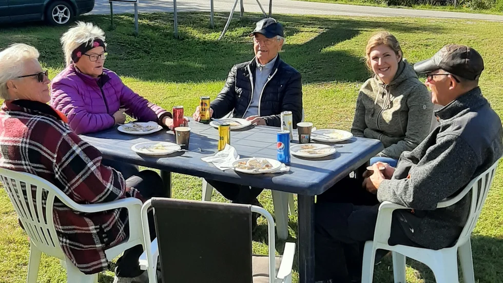 Målarna lät sig väl smaka av lunchen.