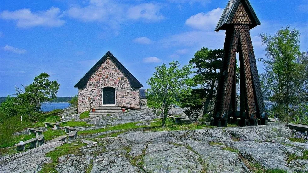 I juni stundar  säsongspremiär för årets gudstjänster på Capella Ecumenica i S:t Anna skärgård.