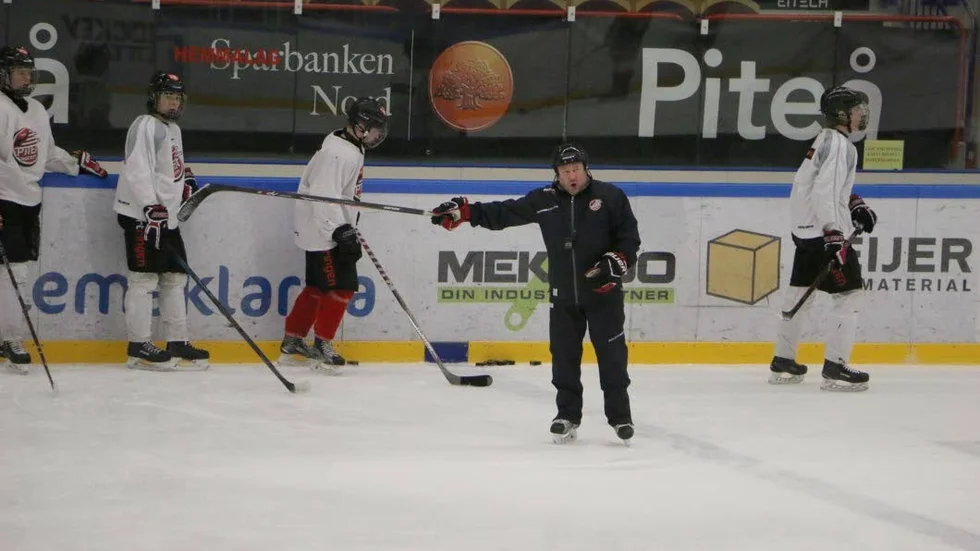 Tränarlyftet är ett nytt projekt inom Piteå Hockey som vill att klubben ska ha Sveriges bäst utbildade ungdomsledarkår.