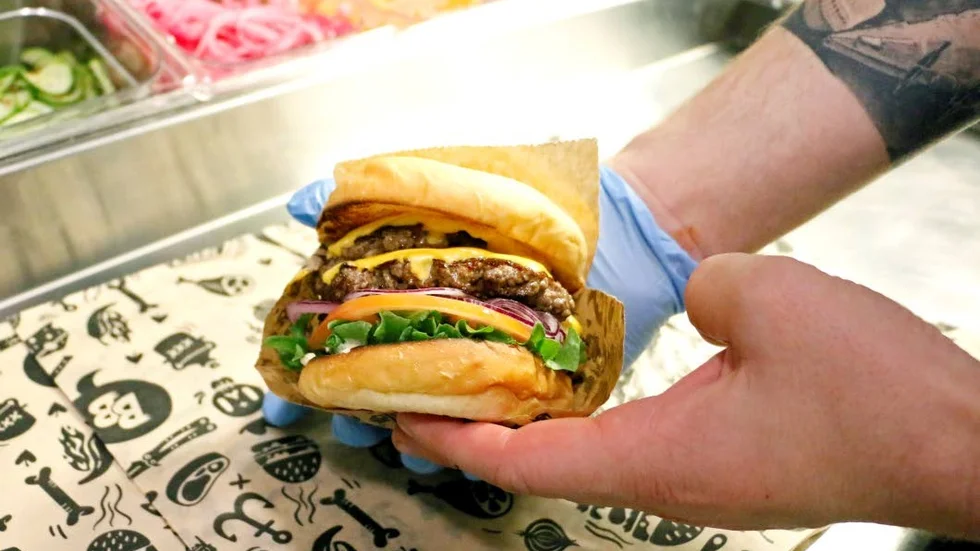 Bastard Burgers kommer att servera länets deltagande gymnasieelever en ”UF-burgare” med norrbottnisk koppling. (Arkivbild)