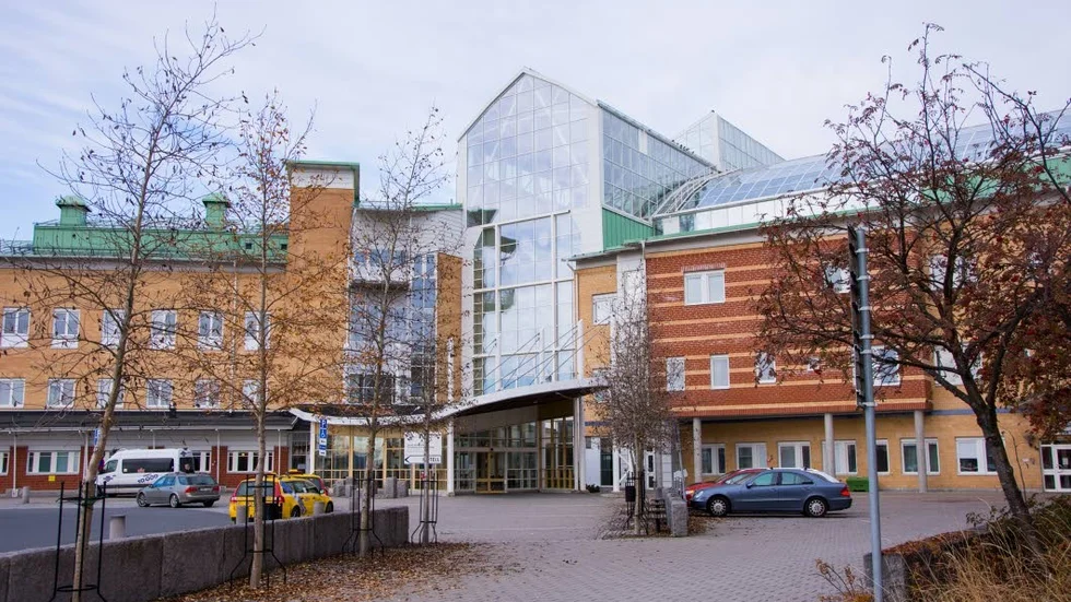 På infektionskliniken vid Sunderby sjukhus har flera sjuksköterskor sagt upp sig under våren vilket ökar bemanningsproblemen inför sommaren.