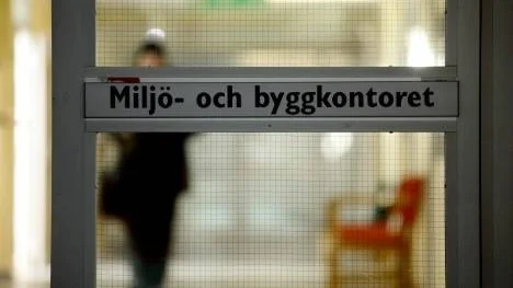 Det var i våras som ett konsultuppdrag genomfördes vid miljö- och byggkontoret i Piteå. Rapporten slår bland annat fast att avdelningen är en grupp i obalans och där förvaltningschefen får svidande kritik. Medarbetare upplever sig bli åthutade, tillplattade och kränkta.