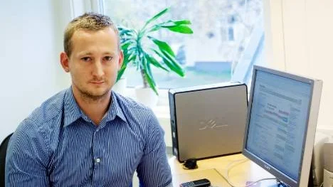 "Ofta har ungdomarna kommit med egna förslag på en arbetsplats där de vill göra de här timmarna på", säger samordnaren Peter Danielsson. Han upplever att företag i Piteå kommun är villiga att ta emot ungdomarna vilket han tycker är positivt.
