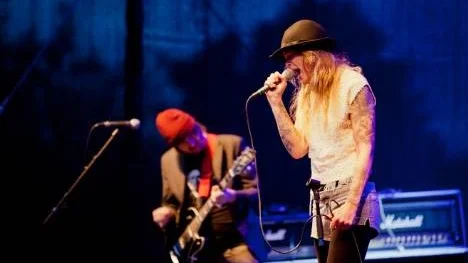 Malmöpunkarna i Vånna Inget bjuder på en fräsch, fräsande och manglande punkrock under sin spelning på festivalen Musikens makt i Luleå. De känns hyperaktuella och vemodigt arga, tycker PT:s recensent.