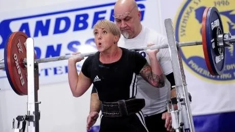 GULDLYFT. Angelica Brage tog SM-guld och slog samtidigt svenskt rekord.
