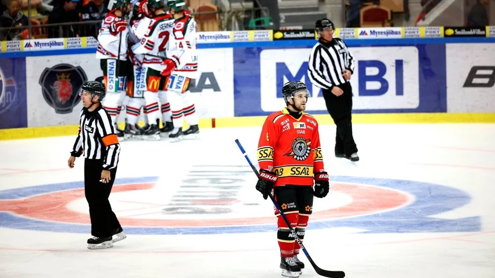 Tungt. Matchen mot Frölunda var bara starten på en tung period fölr den kanadensiske backen Craig Schira.