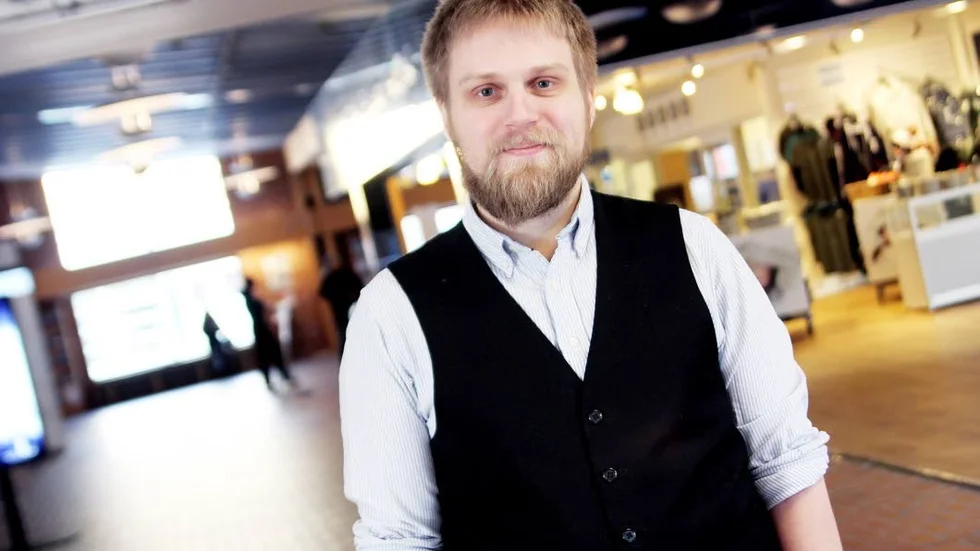 Testar. Med teaterledarutbildningen i bagaget hoppas Johan Albihn starta en teatergrupp för Björkskatans högstadieelever. – Vi gör ett test så får vi se hur det går, säger han.