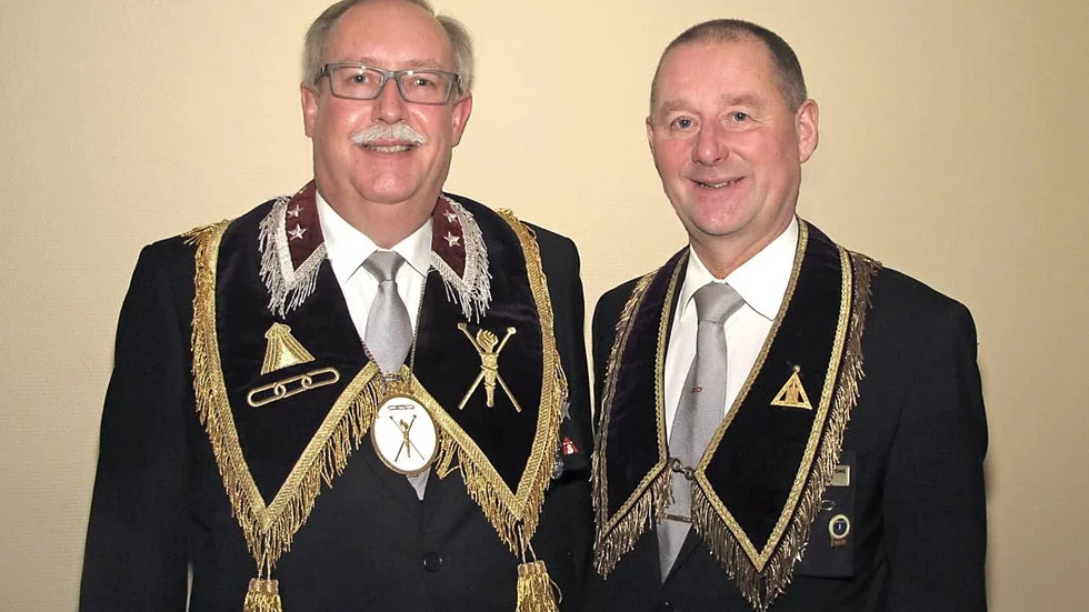 Ceremoni. Stormarskalk Björn Boström ledde installeringen av huvudpatriark Jan Bottne.