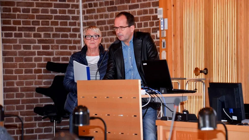 Frågor. Britt-Inger Nordström (s), ordförande i  fritids- och kulturnämden  och förvaltningschefen Karl-Göran Lindbäck svarade på kommunstyrelsens frågor.