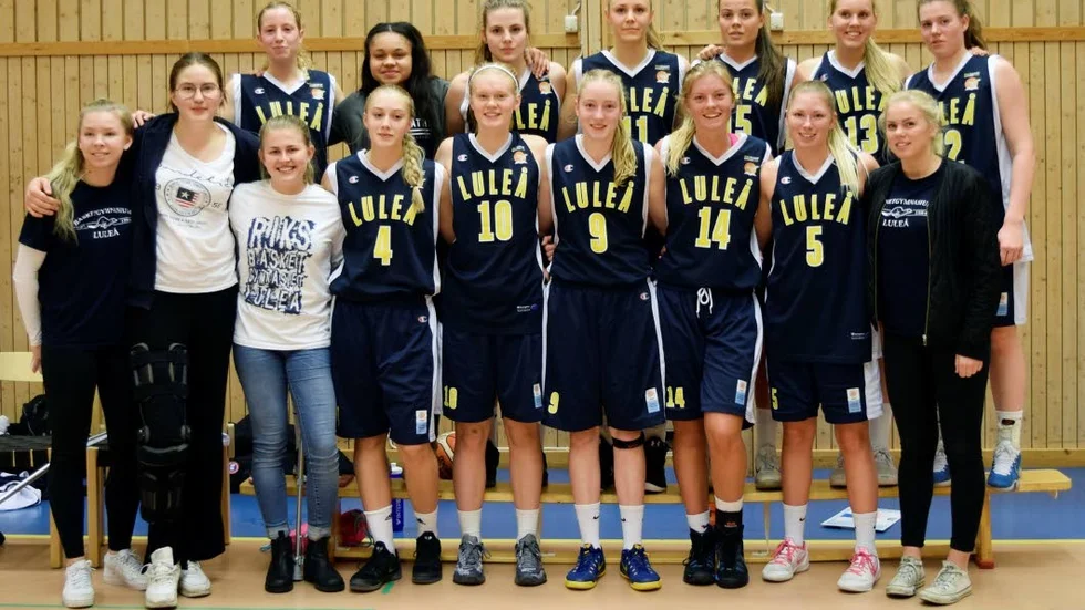 BG Luleå. Översta raden: Felicia Visscher, Felicia Ponturo, Signe Glantz, Embla Andersson, Lydia Friberg, Ida-Maria Larsson, Amanda Söderqvist Nedre raden: Amanda Sundelin, Fanny Wadling, Matilda Eri