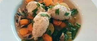 Malins snabba soppa med kycklingdumplings