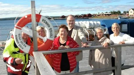 SKÄRGÅRDSFEST. Sten Olsson, sjöräddningssällskapet, Stina Lidberg, turistbyrån, Annie Persson, Kandalaksjas vänner, Bo Sandström, Piteå presenterar, Gerd Sävenstedt, Piteå kommun, och Carina Stenberg, Piteå presenterar, fixar skärgårds- och vänortsfest i helgen. Foto: Jonas Hansson